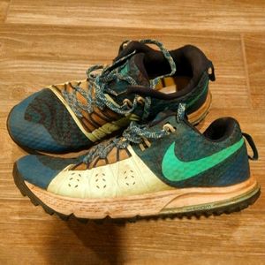Trail running shoes